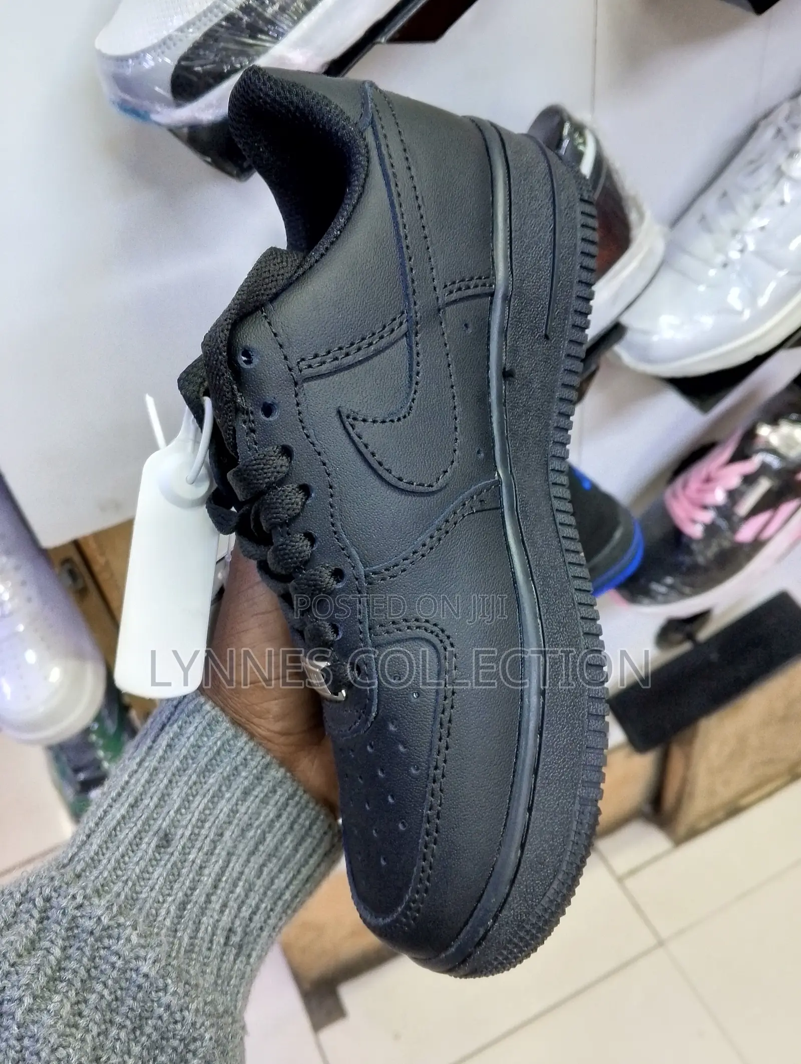 Nike Air Force 1 - Classic Streetwear Sneakers