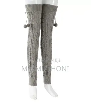 Cable-Knit Leg Warmers Featuring Decorative Pom-Poms and Ribbed Cuffs