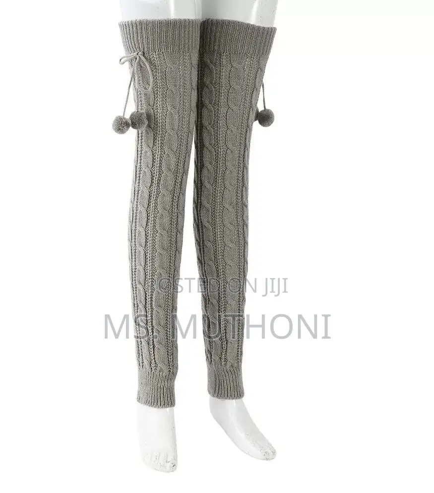Cable-Knit Leg Warmers Featuring Decorative Pom-Poms and Ribbed Cuffs