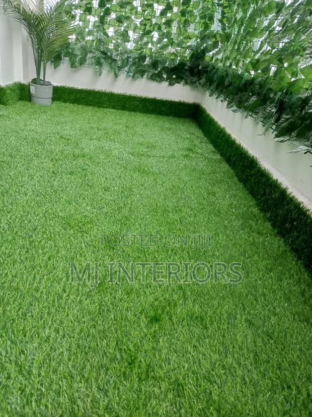 Beautiful Synthetic Grass Carpet for Compound Garden