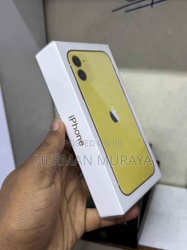 New Apple iPhone 11 128 GB Yellow - thumbnail 2