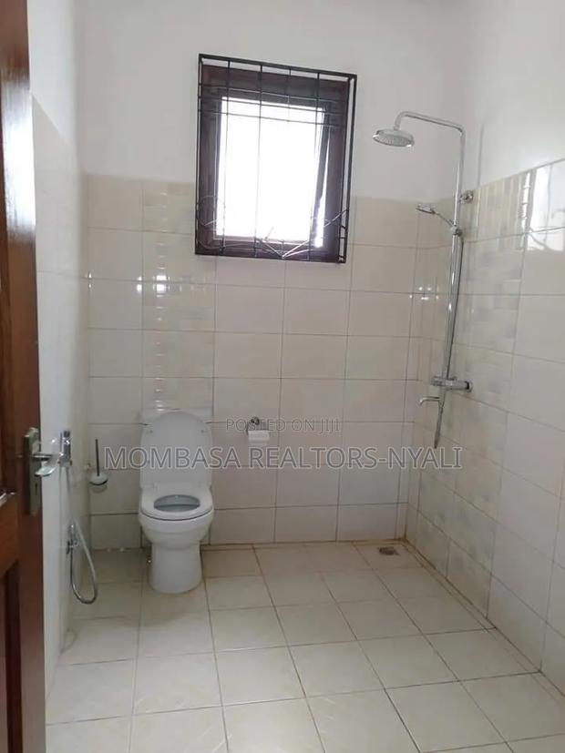 3 Bedroom With Pool Ac in Nyali - thumbnail 5