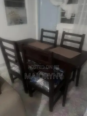 4 Seater Dinning Table