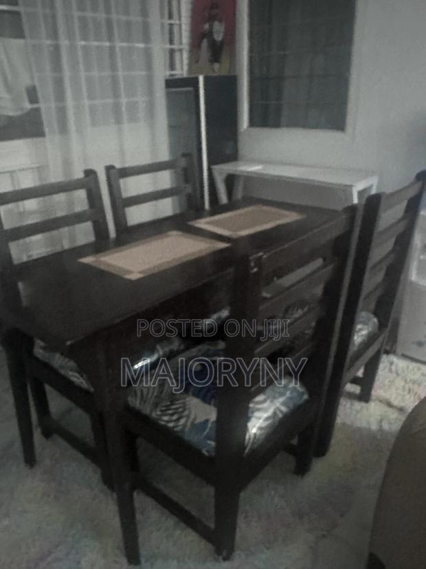 4 Seater Dinning Table - thumbnail 3
