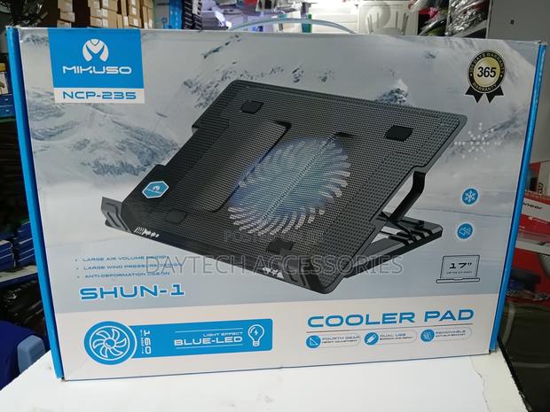 Mikuso Shun-1 NCP-235 Laptop Cooling Pad With a Large Blue Led Fan.