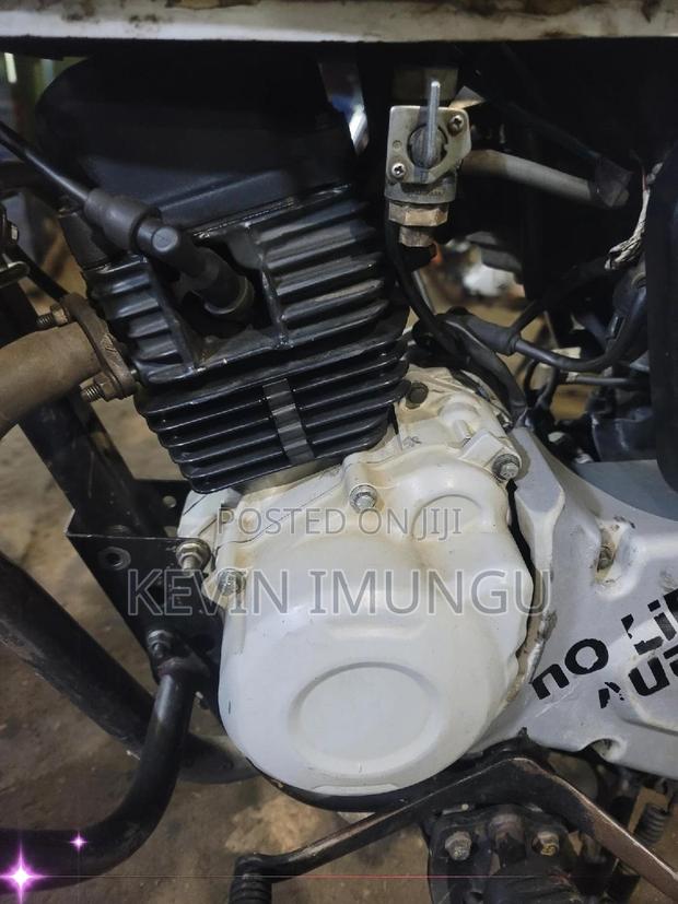 Bajaj Boxer 150 UG 2021 White - thumbnail 2