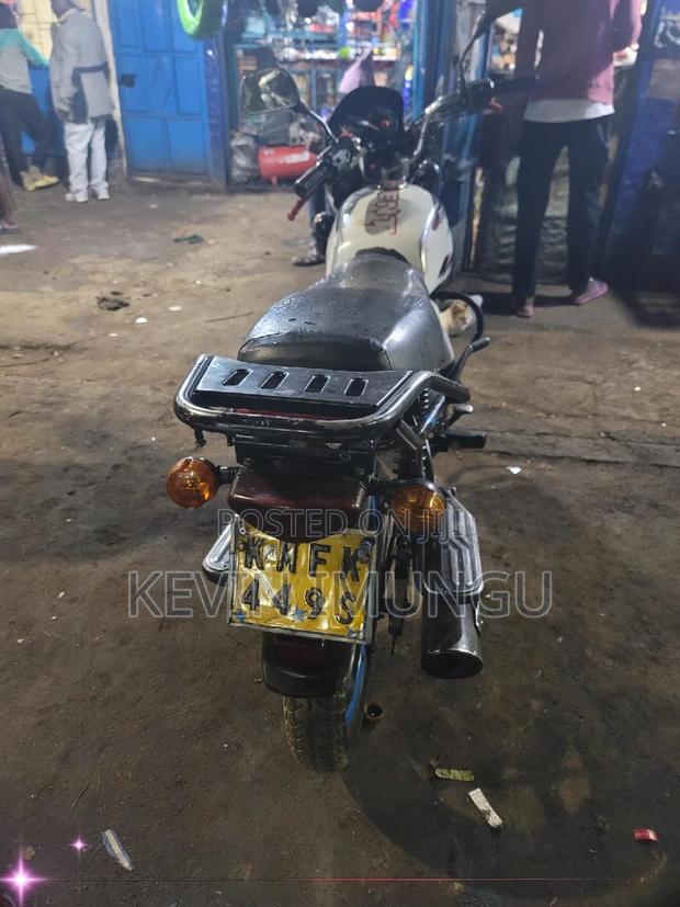 Bajaj Boxer 150 UG 2021 White - thumbnail 4