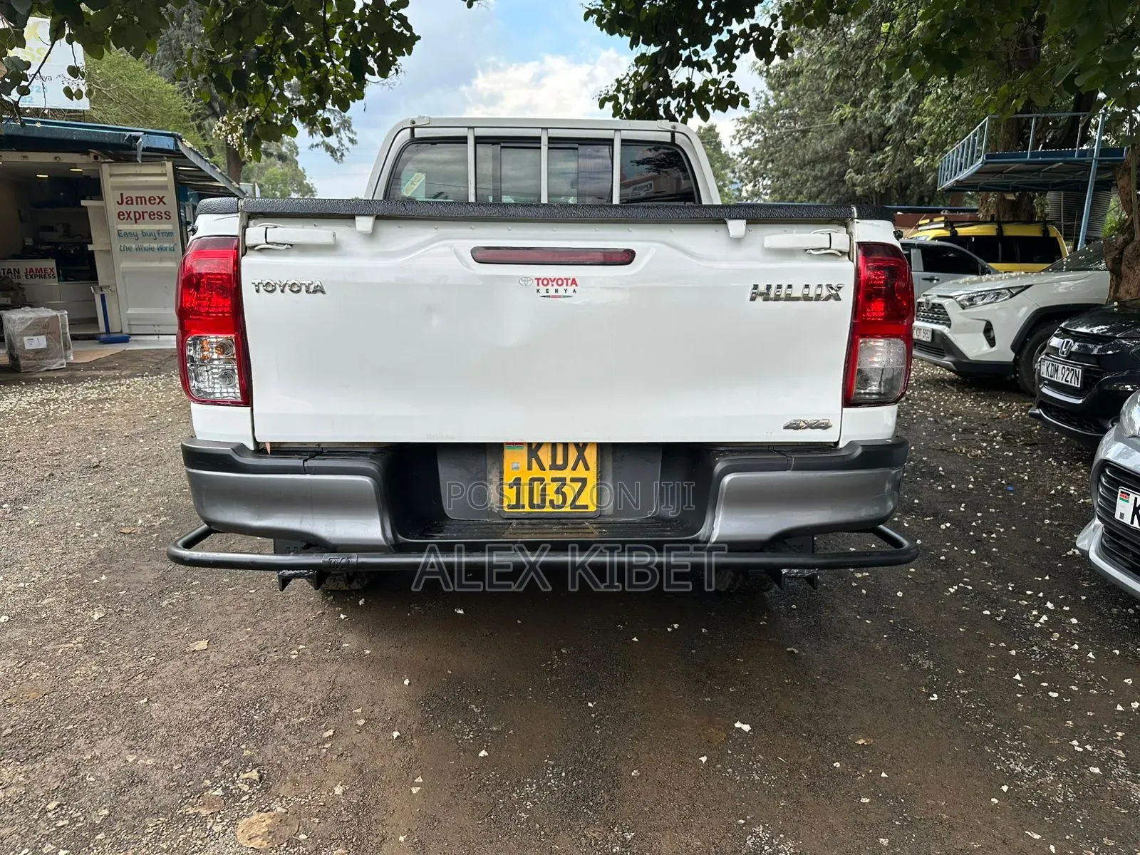 Toyota Hilux 2021 White