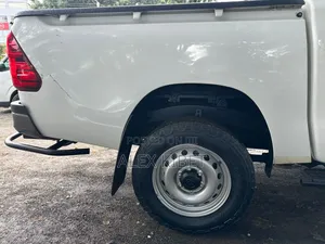 Toyota Hilux 2021 White