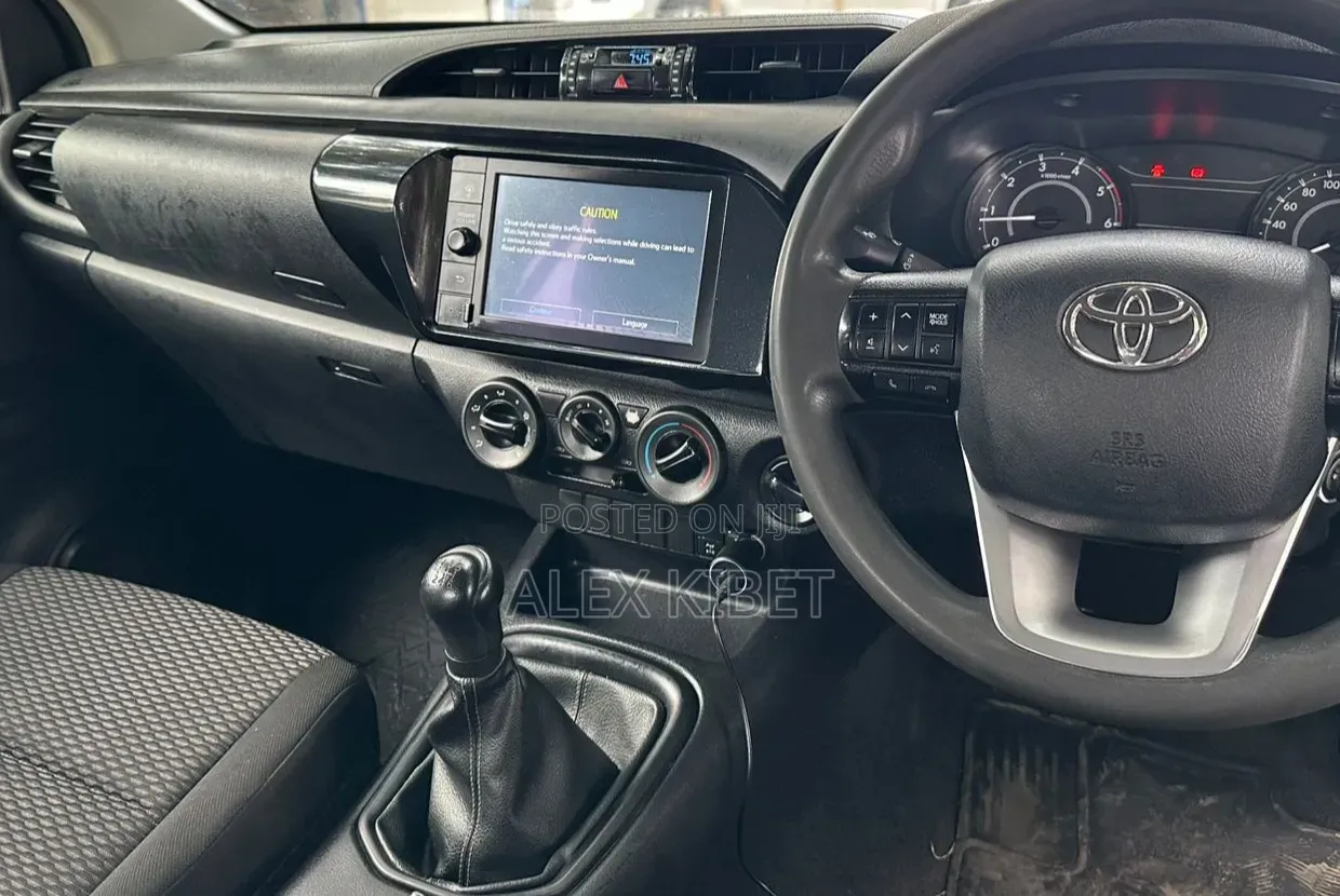 Toyota Hilux 2021 White