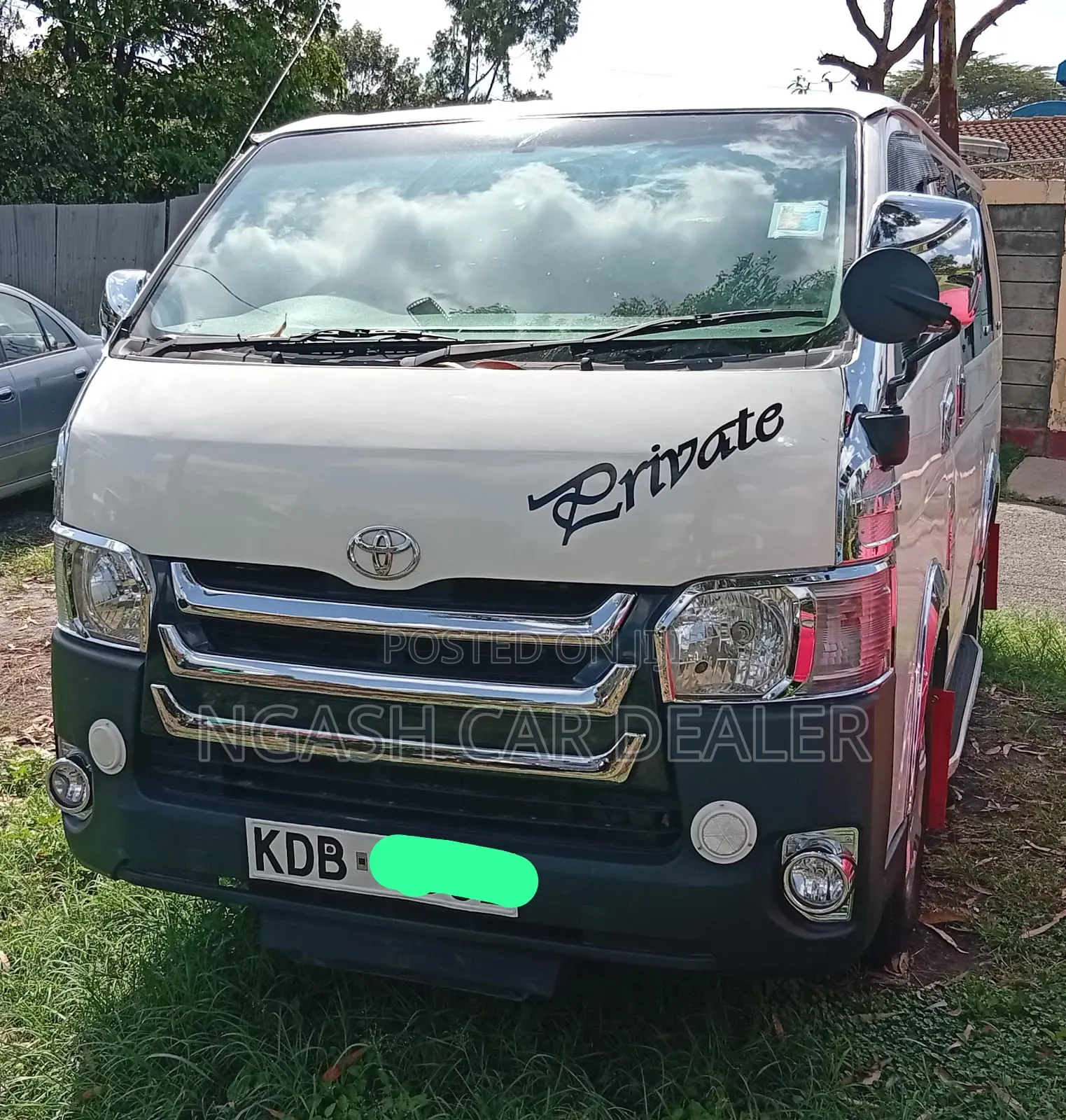 Toyota HiAce 2014 White