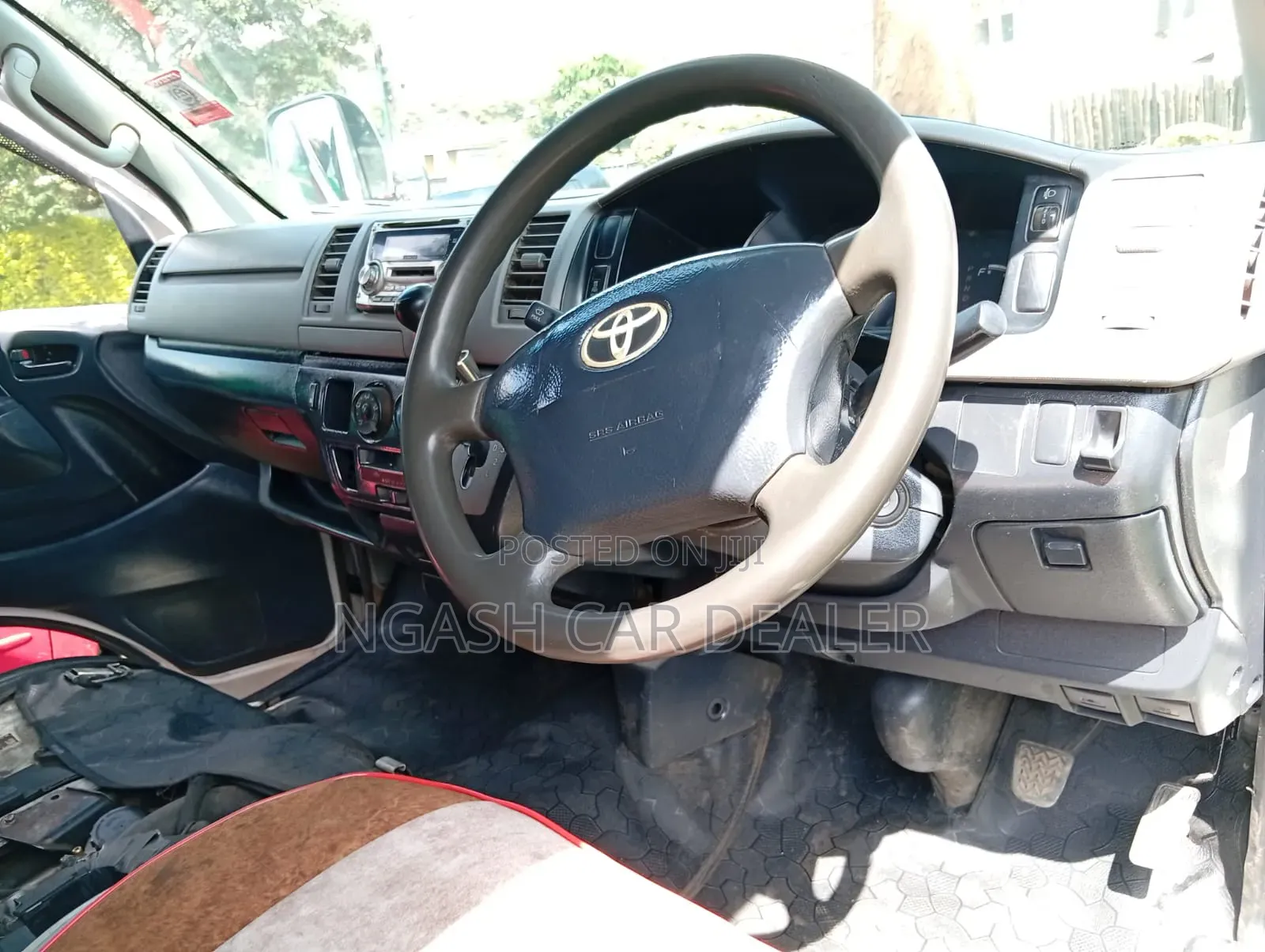 Toyota HiAce 2014 White