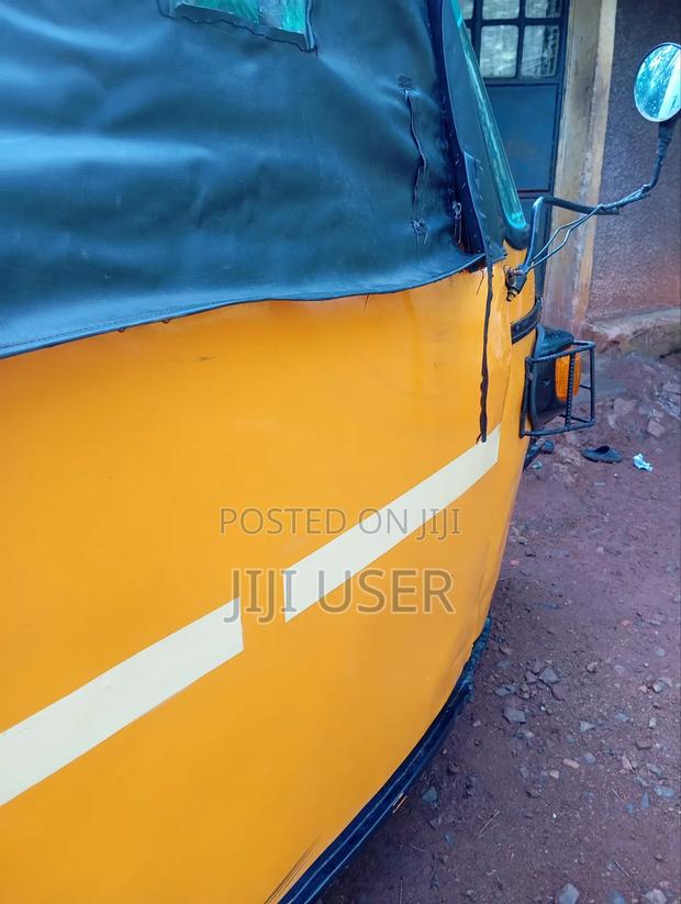 Piaggio Scooter 2018 Yellow - thumbnail 8