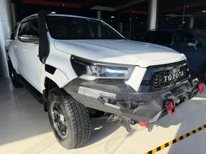 Toyota Hilux 2022 White