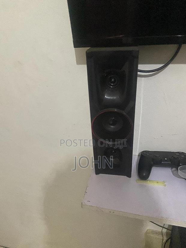 Selling Ps 4 Though It Has Problems - thumbnail 3