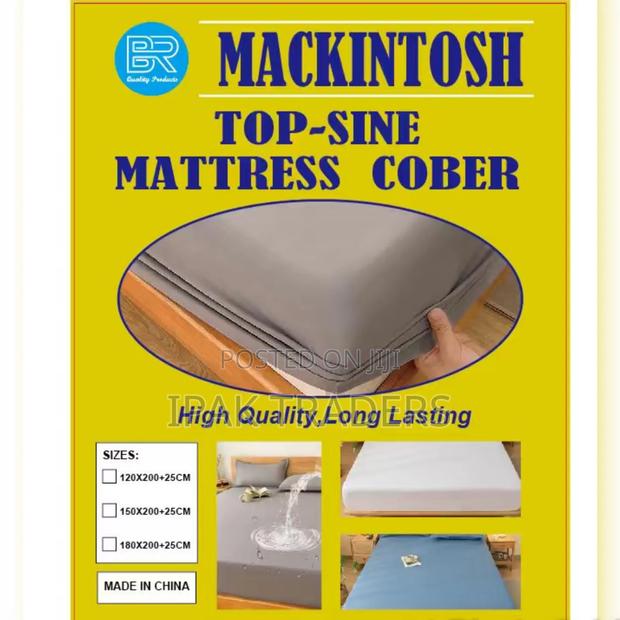 Mackintosh Special Fitted With Elastic Edge Different Sizes - main view