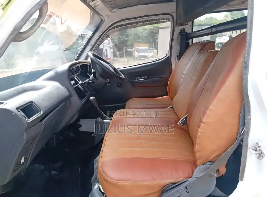 Toyota HiAce 2005 White