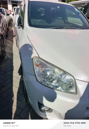 Toyota RAV4 LE AWD (2.5L 4cyl 6A) 2016 White