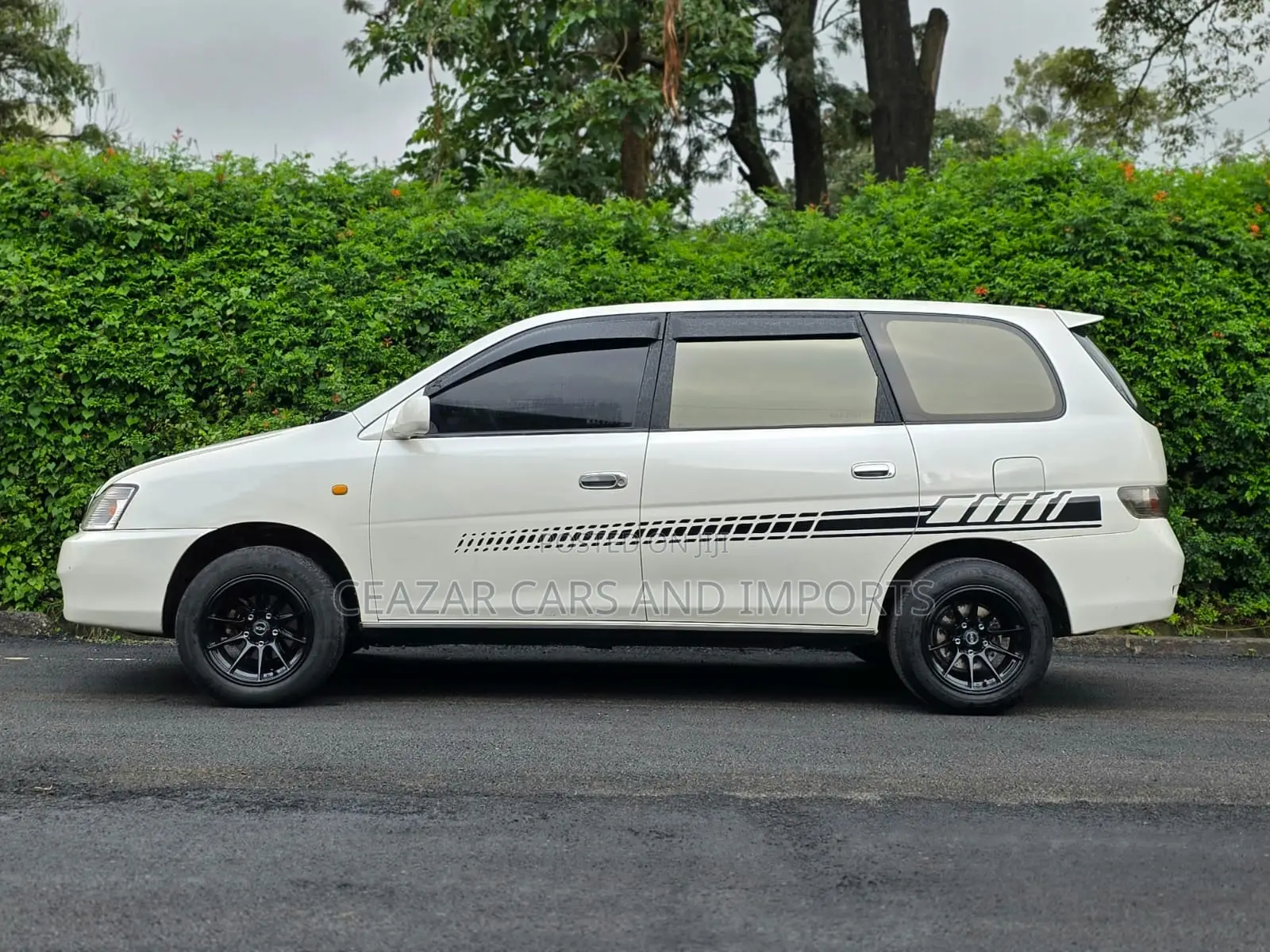 Toyota Gaia 2000 White