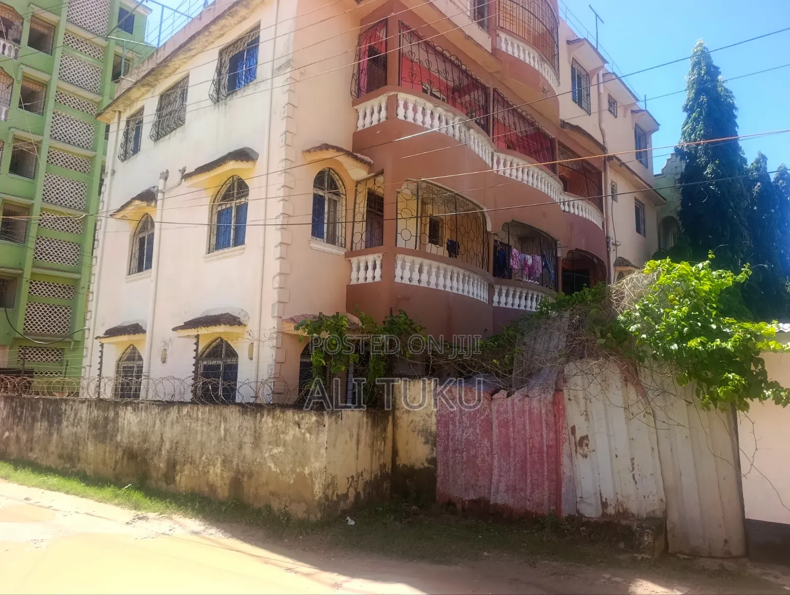 10bdrm House in Arawa, Mtambo for sale