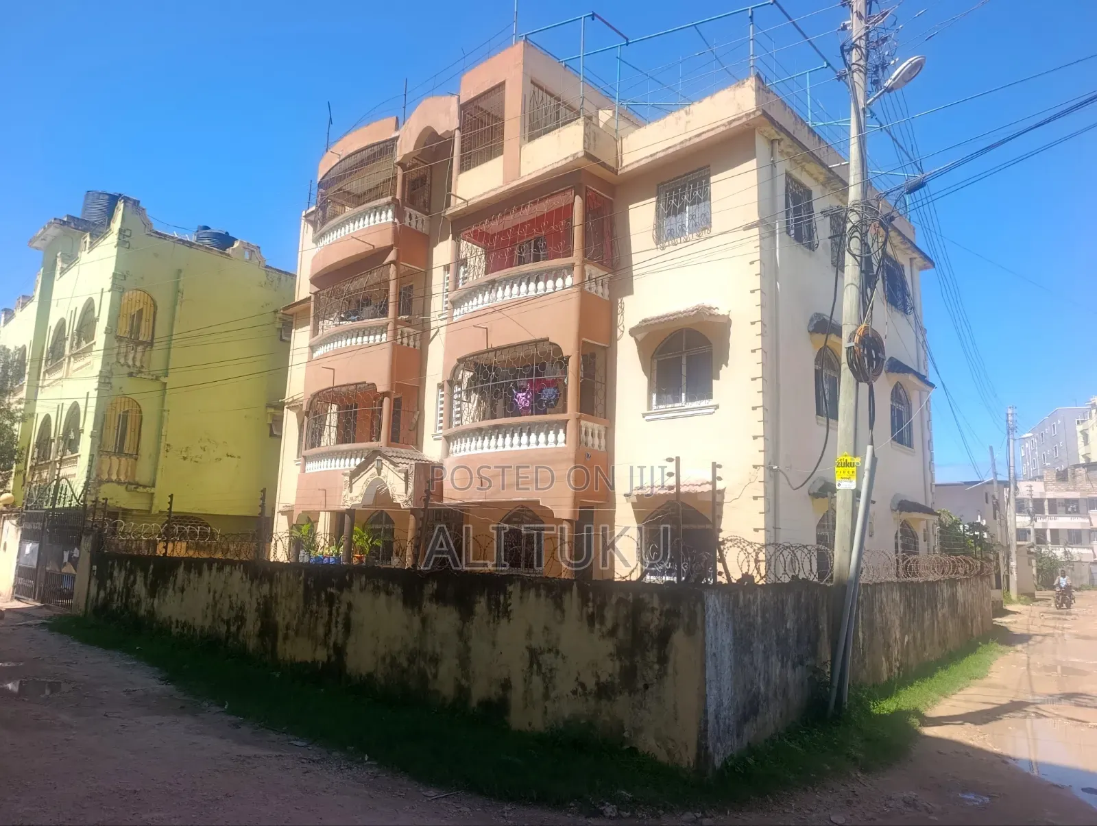 10bdrm House in Arawa, Mtambo for sale