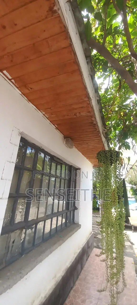 5bdrm Maisonette in Katani for sale