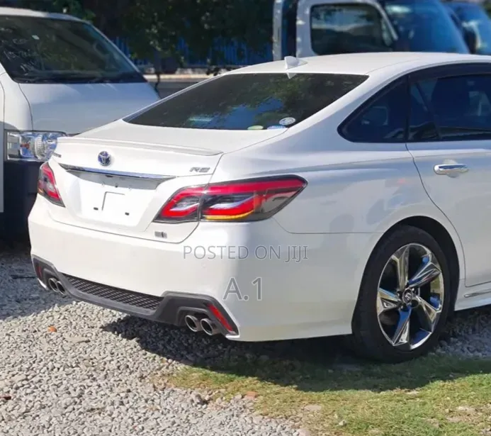 Toyota Crown 2019 Pearl
