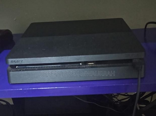 2 Pieces of Ps 4 Slim 500gb