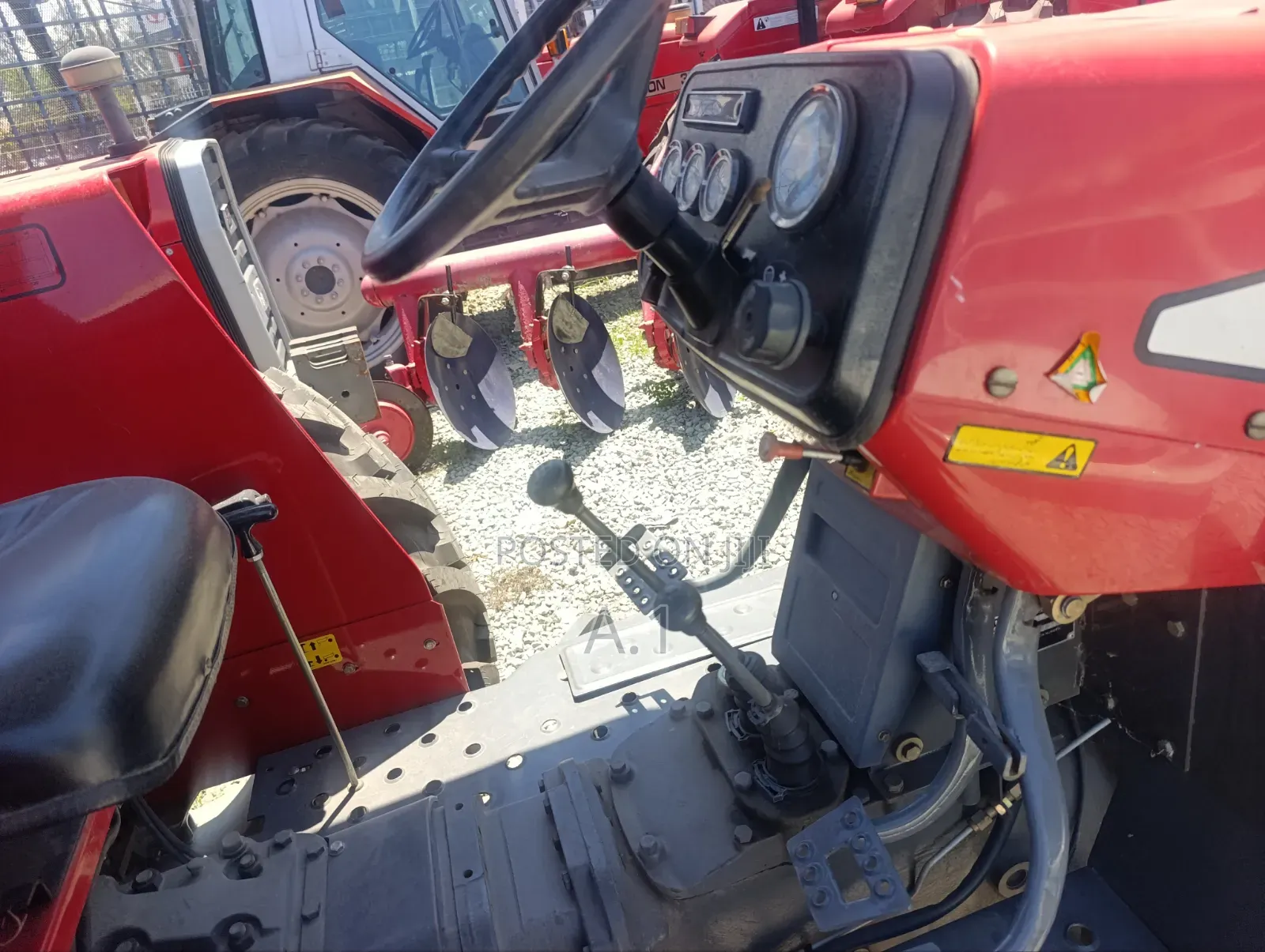 Massey Ferguson 385 Awd