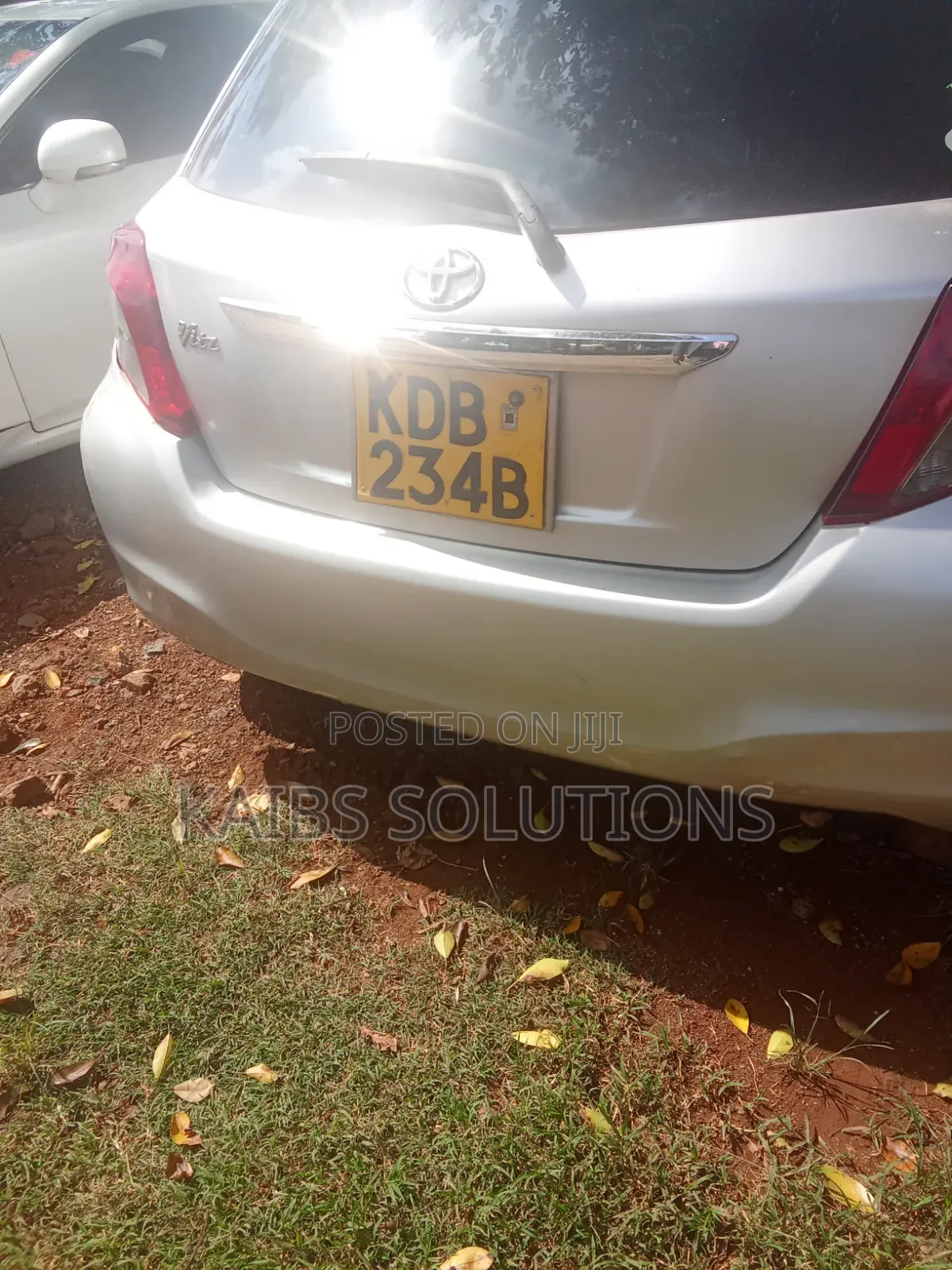 Toyota Vitz 2013 Silver