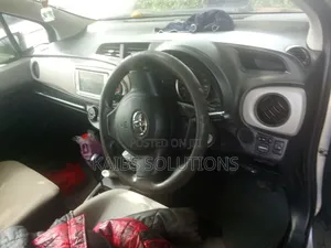 Toyota Vitz 2013 Silver