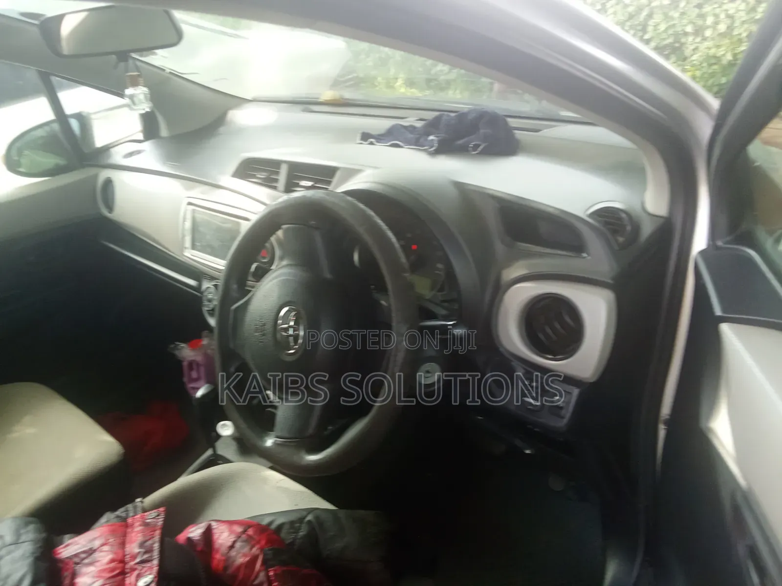 Toyota Vitz 2013 Silver