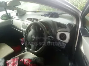 Toyota Vitz 2013 Silver