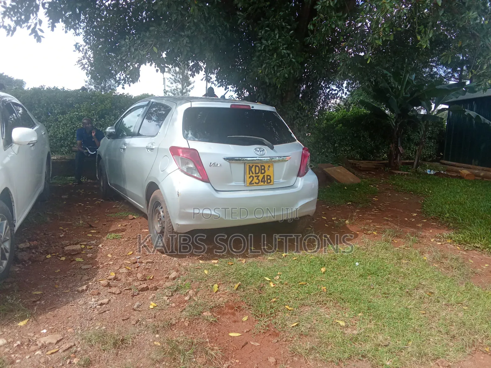 Toyota Vitz 2013 Silver