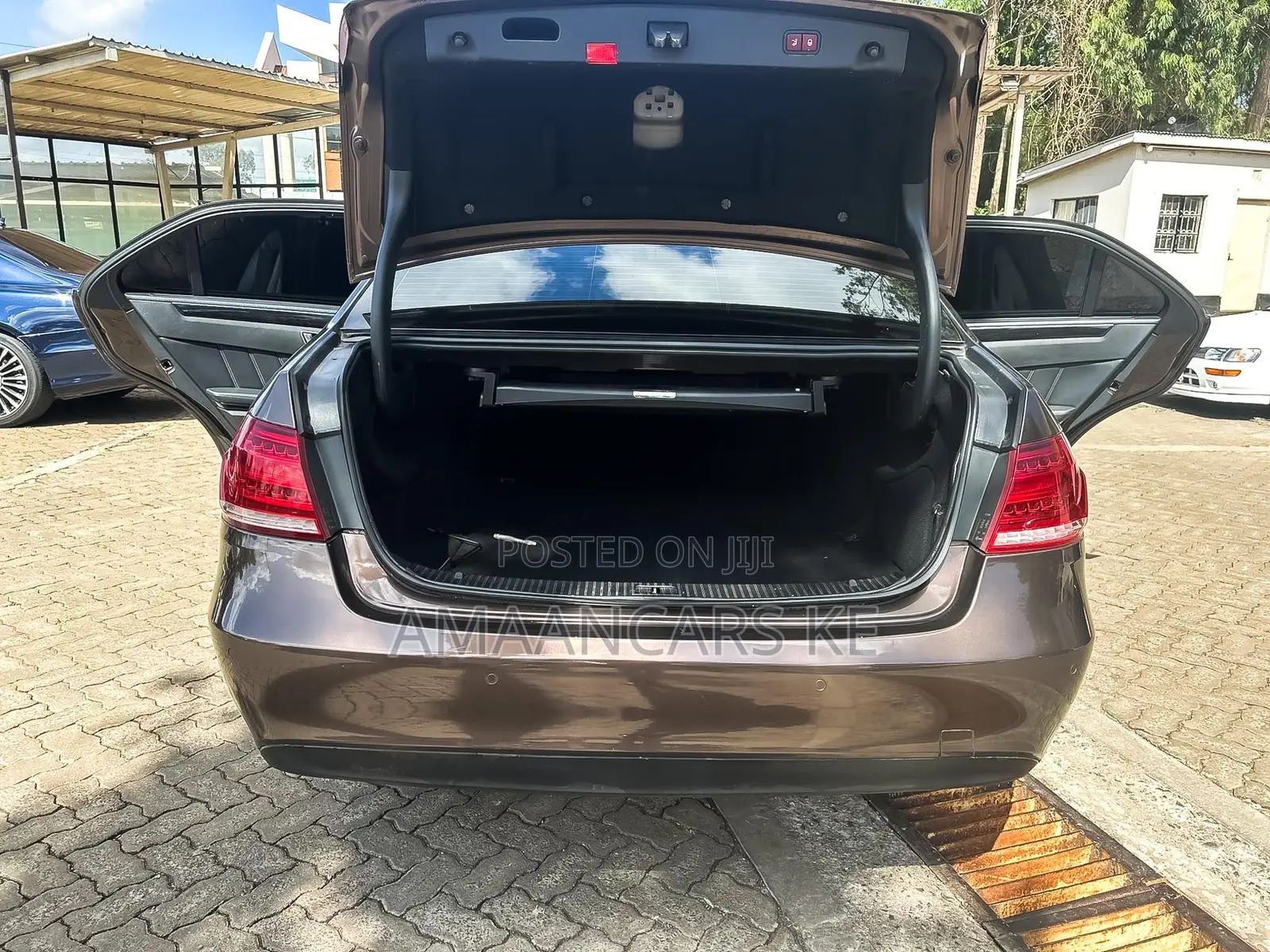 Mercedes-Benz E250 2013 Brown