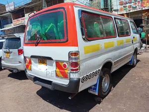 Toyota HiAce 2003 White