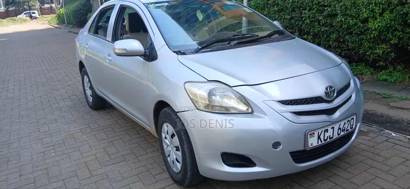 Toyota Belta 2011 Silver