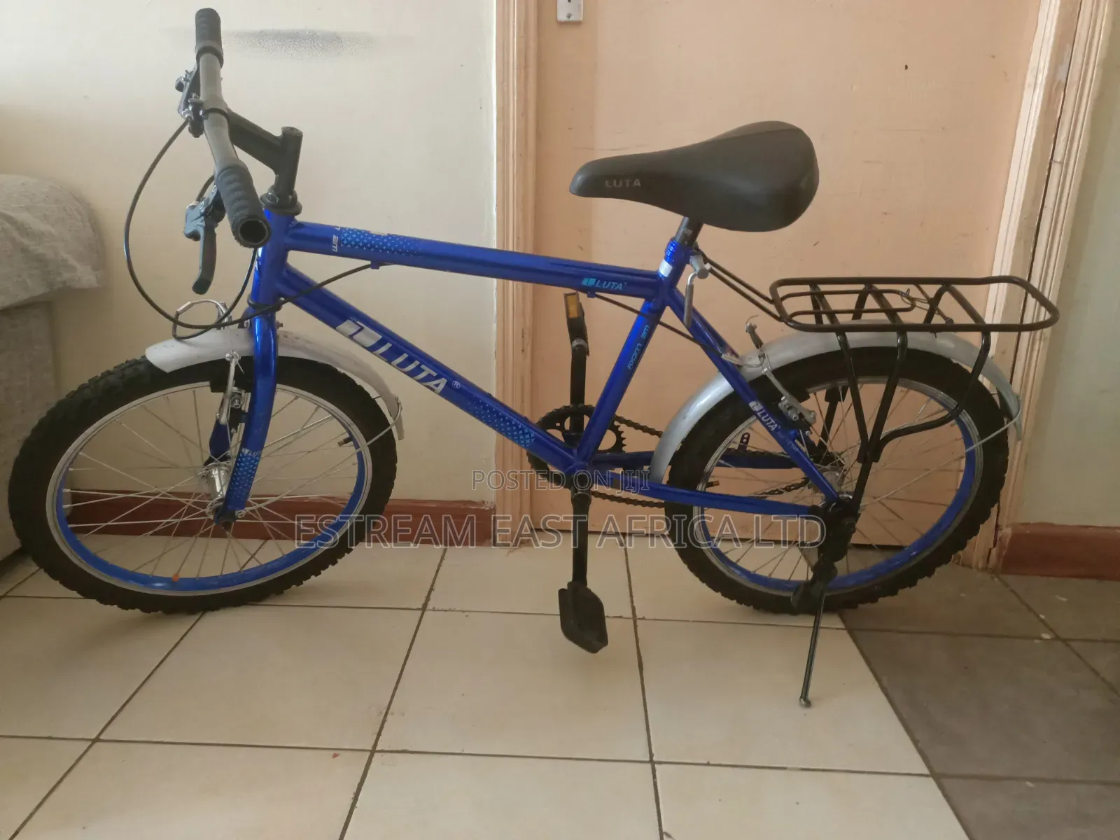 Luta Bicycle, Size 20 Kids Bike. Ideal for Ages 5 to 9 Years.