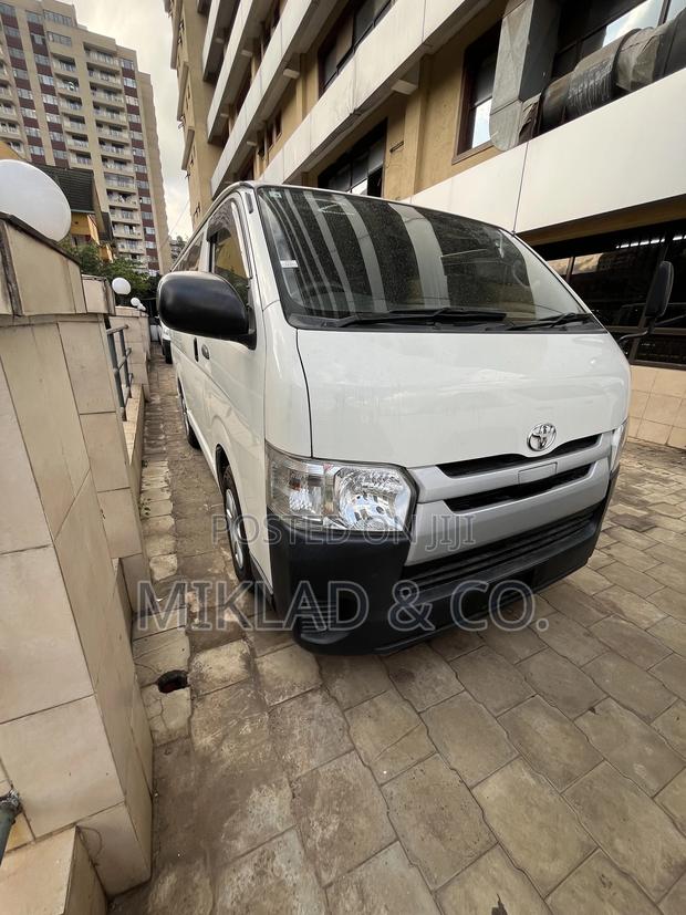 Toyota HiAce 2019 White - thumbnail 2