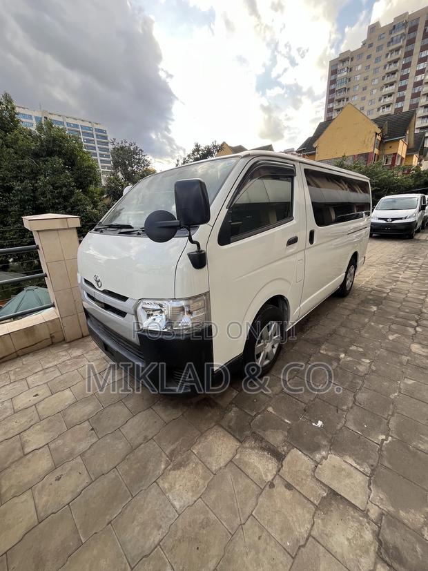 Toyota HiAce 2019 White - thumbnail 3