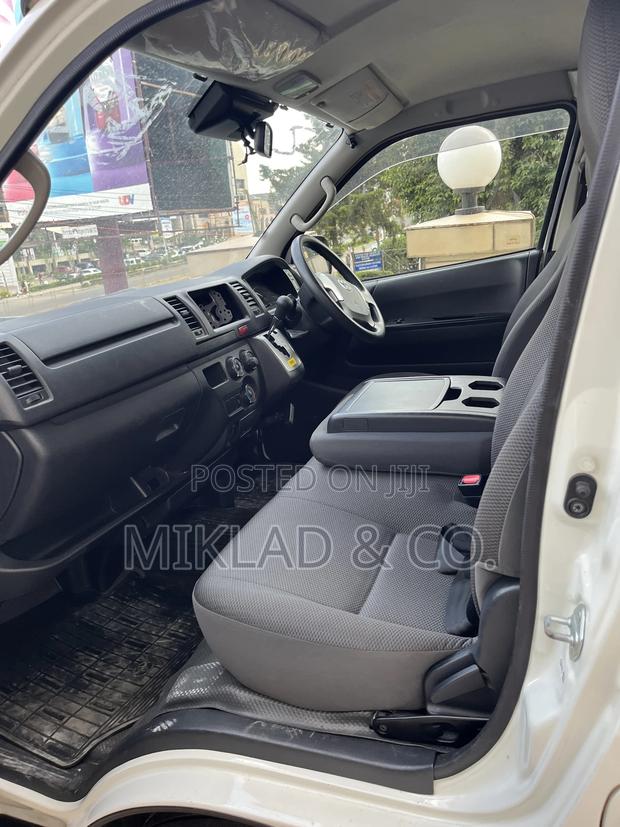 Toyota HiAce 2019 White - thumbnail 4