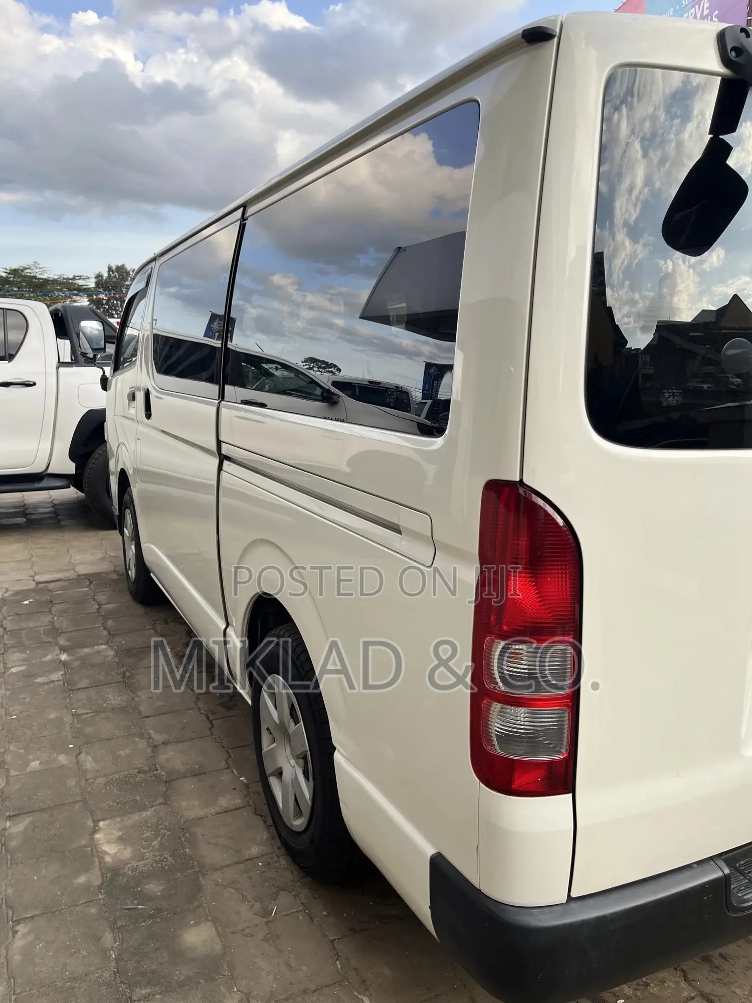 Toyota HiAce 2019 White