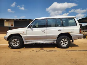 Mitsubishi Pajero 1999 White