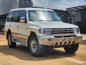 Mitsubishi Pajero 1999 White