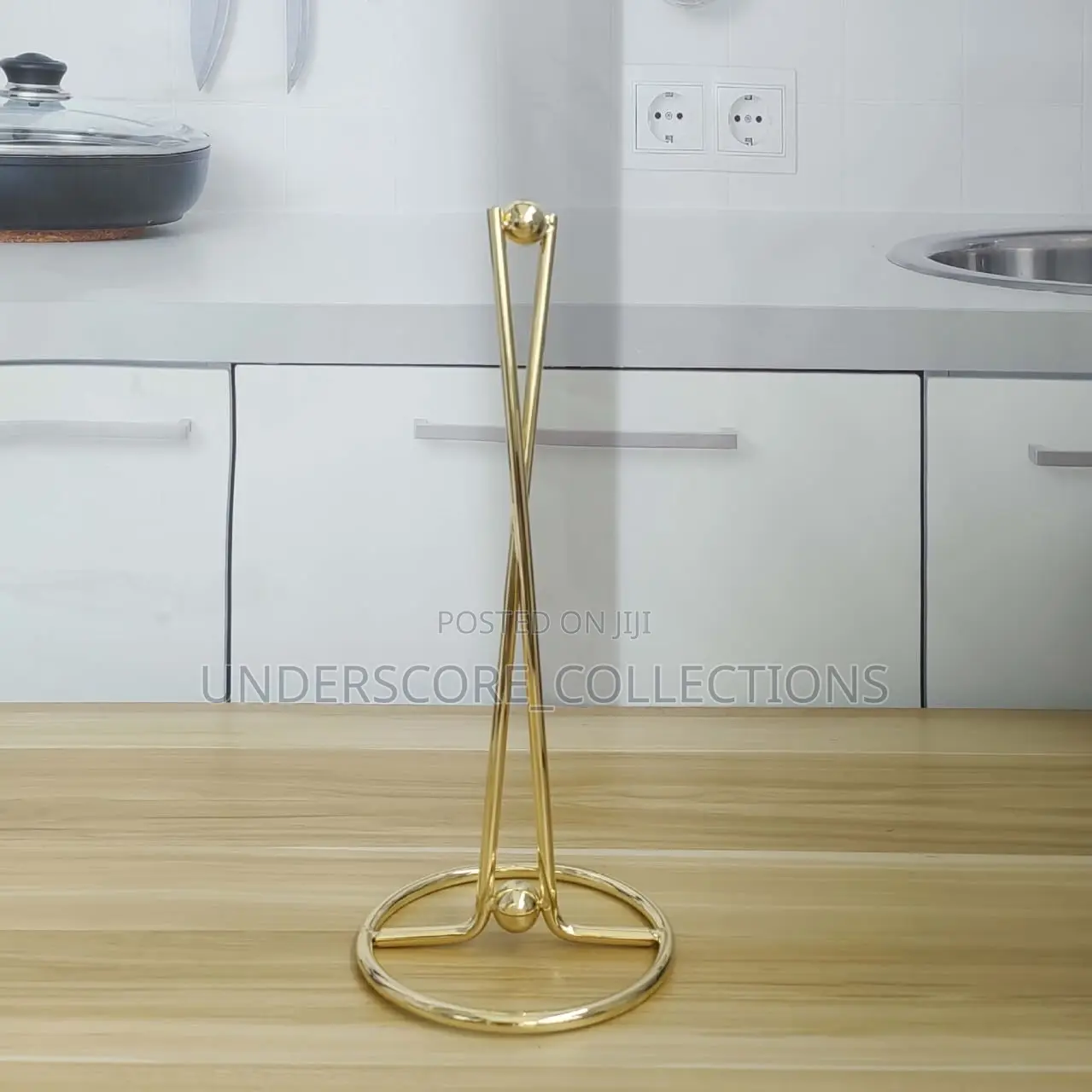 Vertical Iron Paper Towel Holder (3 Different Colors)