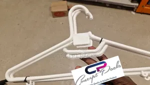 60pcs White Plastic Hangers