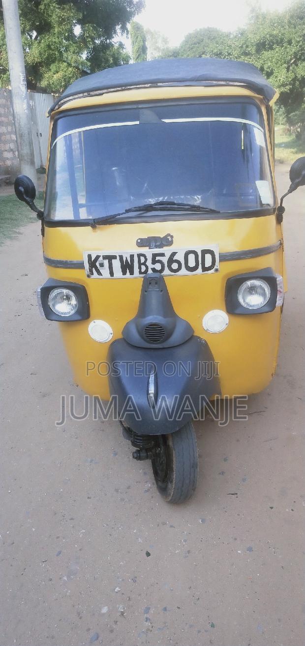 Piaggio 2016 Yellow