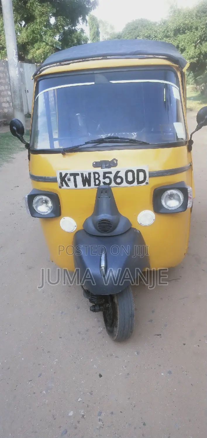 Piaggio 2016 Yellow