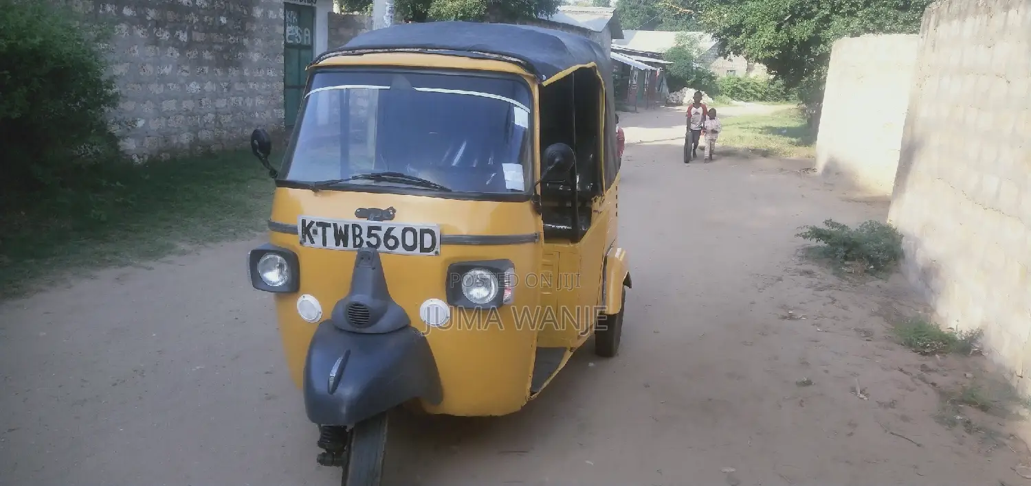 Piaggio 2016 Yellow