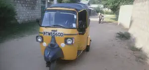 Piaggio 2016 Yellow